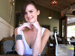 In den arsch, Kleid, Absätze, Massage, Masturbation, Öffentlich, Solo, Unter dem rock