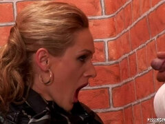 Femelle, Trou de la gloire, Poilue, Orgie, Pisser, Chevaucher, Jarretelles, Suçant