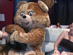 Stor pik, Sædskud, Dansende, Hårdt, Hd, Imellem racer, Orgie, Fest