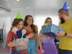 Anal, Morena, Facial, Orgia, Pornstars, Duro, Adolescente, Sexo grupal a três