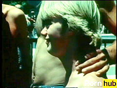 Anális szex, Cumizás, Ondó fröcskölés, Meleg, Kőkemény, Múltbéli divat, Régebbi évjáratú pornó