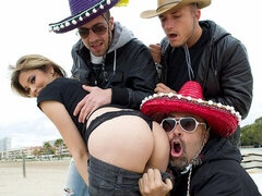 18, Azijci, Velika rit, Velike joške, Fafanje, Doggystyle, Naravne joške, Koščena