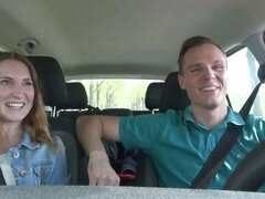 Gépkocsi, Ruhában, Szájba élvezés, Kutya póz, Fajok közötti, Természetes mellek, Szabadban, Nyilvános