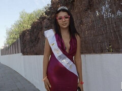 Culo, Culo grande, Mamada, Morena, Estilo perrito, Vestido, Al aire libre, Pov