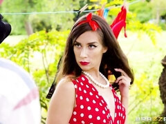 Cul, Sucer une bite, Brunette brune, En levrette, Branlette thaïlandaise, Mère que j'aimerais baiser, De plein air, Dénudage