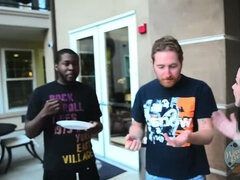 Velké kozy, Exhibicionisti, Hd, Kuchyně, Masturbace, Realita, Tetování, Voyeur