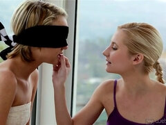 Kisbaba, Hatalmas hátsó, Szőke, Leszbikus, Maszti, Természetes mellek, Nuni, Begyek