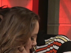 큰 음경, 흑갈색 머리, 가슴이 큰, 깊은목구멍, 페티쉬, 발 페티쉬, Hd, 자연적인