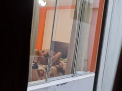 Amateur, Gros cul, Brunette brune, Époux mari, Orgasme, Espionne, Nénés, Voyeur