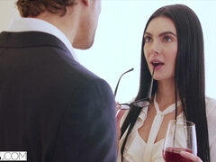 Cul, Sucer une bite, Brunette brune, Branlette thaïlandaise, Embrassement, Mamelons, Adolescente, Nénés