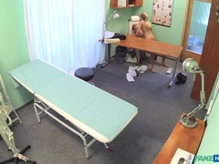 Amador amadora, Boquete, Doutor, Masturbação, Lambendo, Escritório, Uniforme, Voyeur