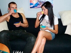 Stor kuk, Avsugning, Brunett, Doggystyle, Naturliga tuttar, Mager, Tonåring, Tuttar