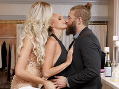 Avsugning, Doggystyle, Ansiktsbehandling, Slick, Fitta