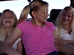 Leie, Tussi, Blondine, Auto, Fetisch, Hardcore, Flotter dreier, Zwillinge