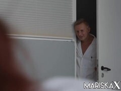 Pik sutte, Par, Doktor, Dobbelt penetration, Mor jeg gerne vil kneppe, Barberet, Strømper, Trekant