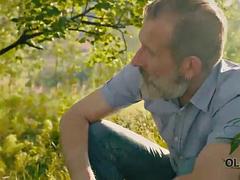 Enthousiasteling, Tsjechisch, Rijpe lesbienne, Buiten, Zuigen, Tiener