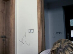 Blondína, Kuřba, V oblečení, Hardcore, Nahé, Pissing, Sprcha, Vlhká