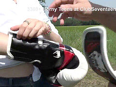 Avsugning, Fingering, Handjobb, Utomhus, Offentlig, Rakad, Mager, Tonåring