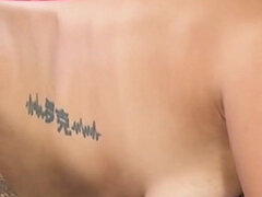 Amatorka, Azjatka, Obciąganie, Wytrysk do ust, Mamuśka, Punkt widzenia, Tatuaż