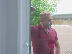 Lieveling, Grote mammen, Bruinharig, Rondborstig, Hardcore, Natuurlijke tieten, Realiteit, Tieten likken