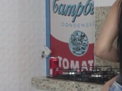 18 let, Brunetka, Pár, Džíny, Líbání, Kuchyně, Lesbické, Teenka