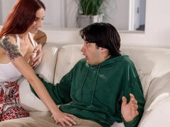 18, Velika rit, Velik kurac, Fafanje, Dekle drka tiča, Lizanje, Koščena, Joške